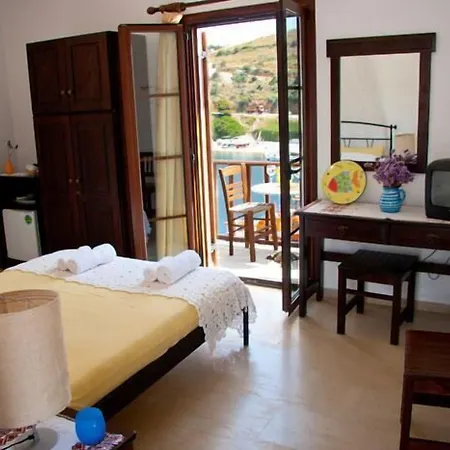 Lykomides Konukevi Linaria (Skyros)