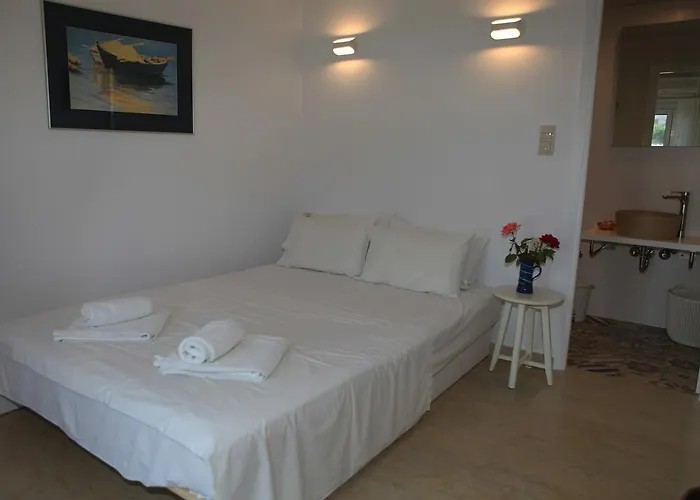 Konukevi Lykomides 3*